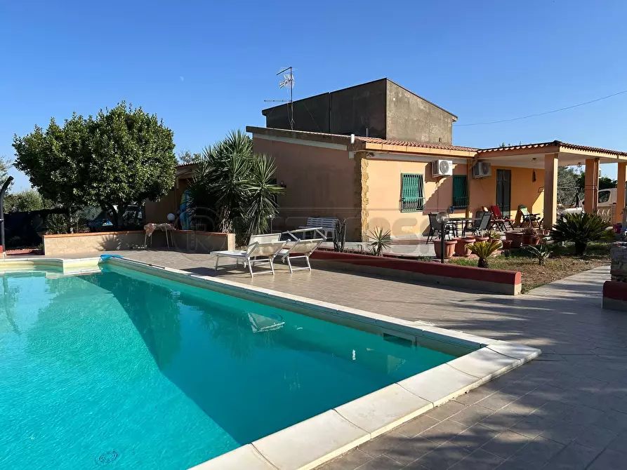 Immagine 1 di Villa in vendita  a Caltanissetta