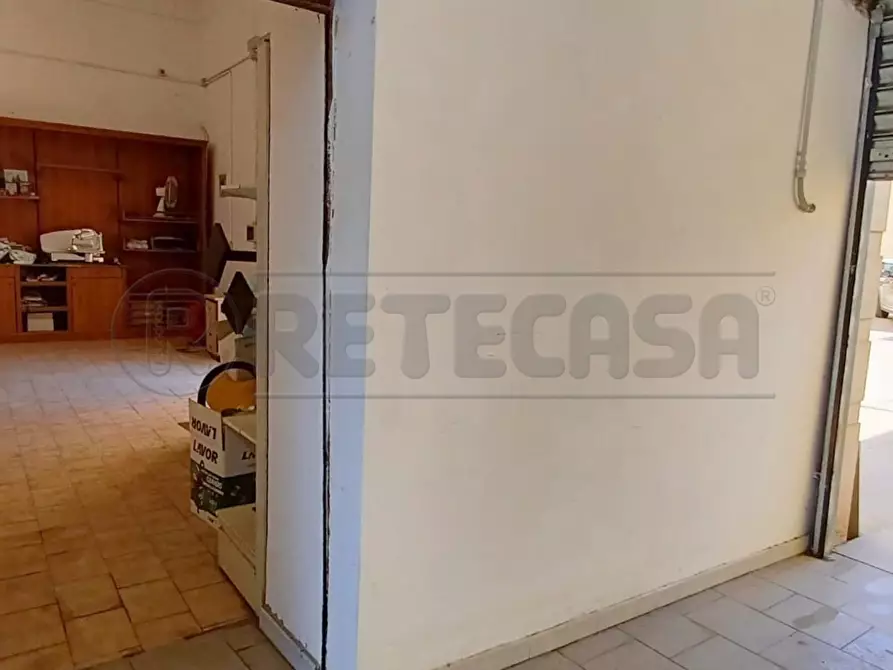 Immagine 10 di Laboratorio in affitto  in Via montella a Maddaloni