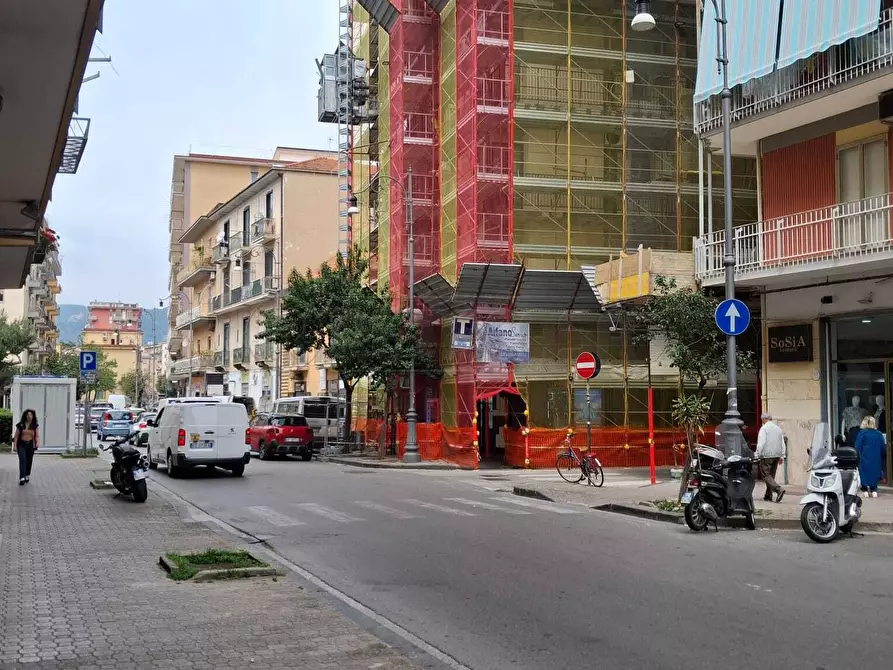 Immagine 2 di Locale commerciale in affitto  in Via Posidonia 54 a Salerno