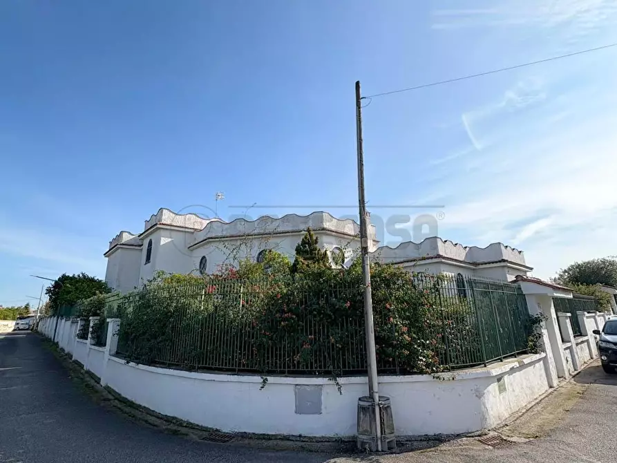 Immagine 2 di Villa in vendita  in Viale Cimabue 33 a Castel Volturno