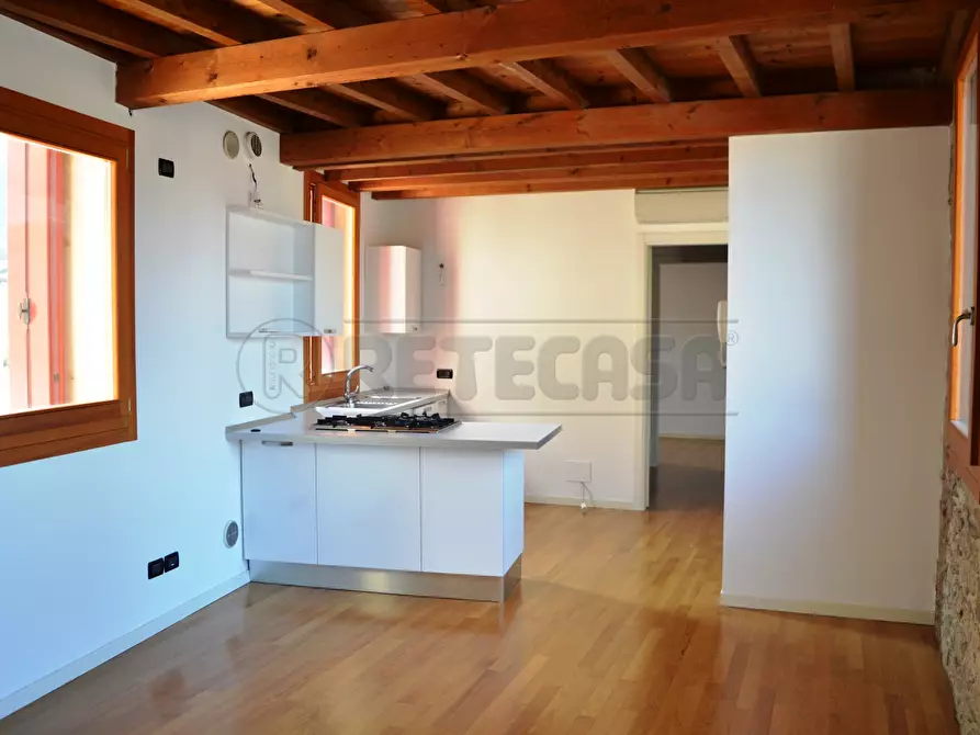 Immagine 11 di Bilocale in vendita  in corso matteotti 52 a Montecchio Maggiore