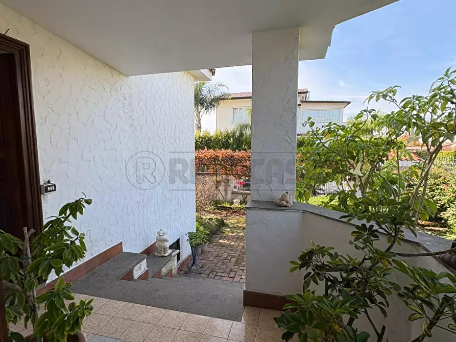 Immagine 10 di Villa in vendita  in Viale Cimabue 33 a Castel Volturno