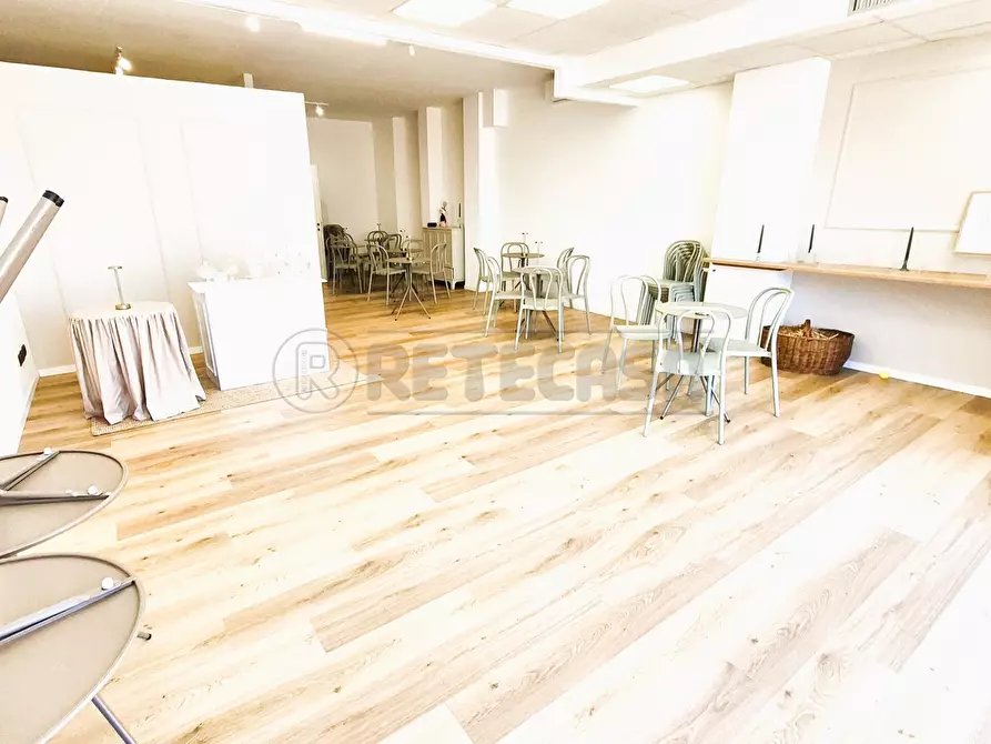 Immagine 11 di Locale commerciale in vendita  in Via Tirino 179 a Pescara