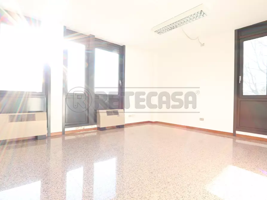 Immagine 44 di Ufficio in affitto  in Via Aldo Moro 10 a Vicenza