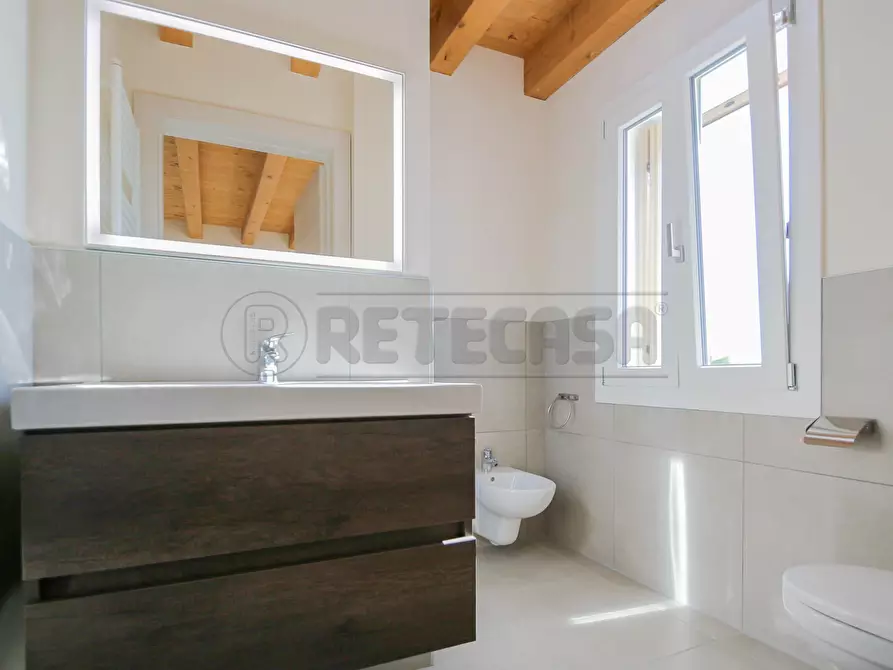 Immagine 17 di Porzione di casa in affitto  in VIA CAPITELLI 21 a Pozzoleone