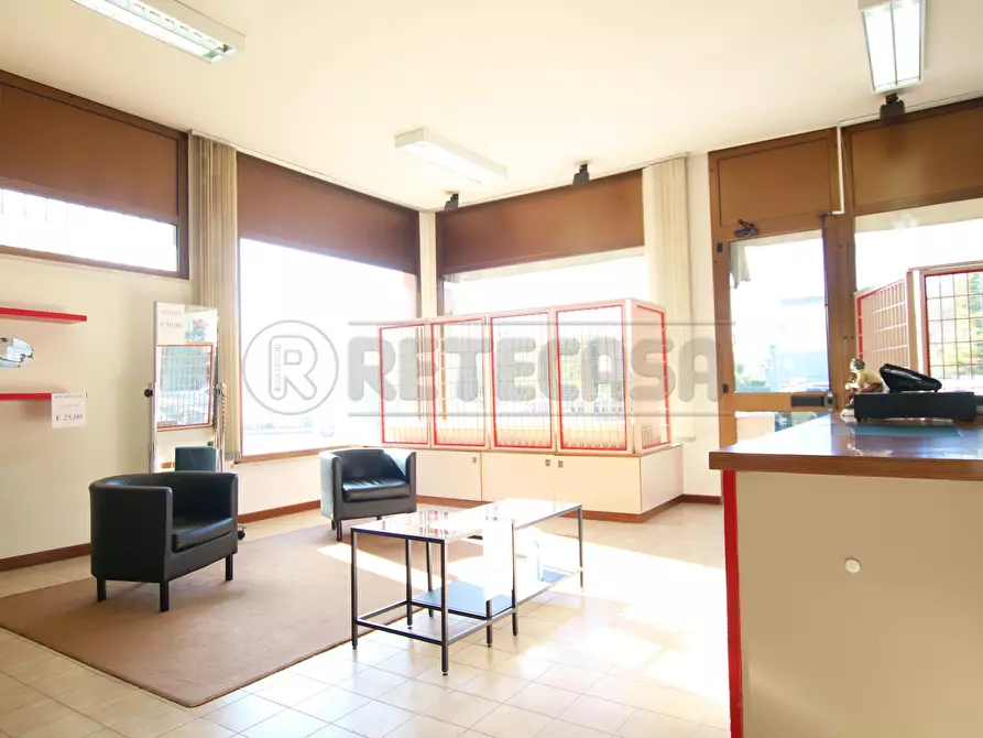Immagine 11 di Locale commerciale in vendita  in Via Gaetano Salvemini 65 a Vicenza