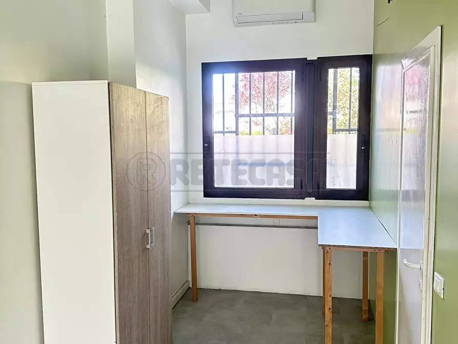 Immagine 3 di Locale commerciale in affitto  in Viale Riviera Berica 650 a Vicenza