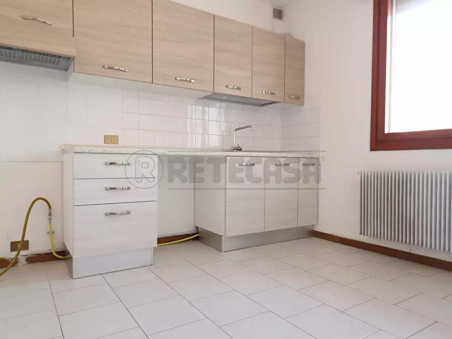 Immagine 3 di Trilocale in affitto  in Via delle Casermette a Vicenza