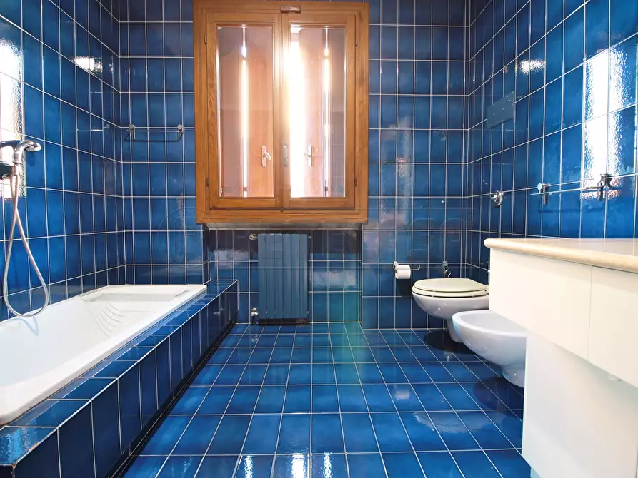 Immagine 28 di Villa in vendita  in VIA GIACOMO LEOPARDI 2 a Arzignano