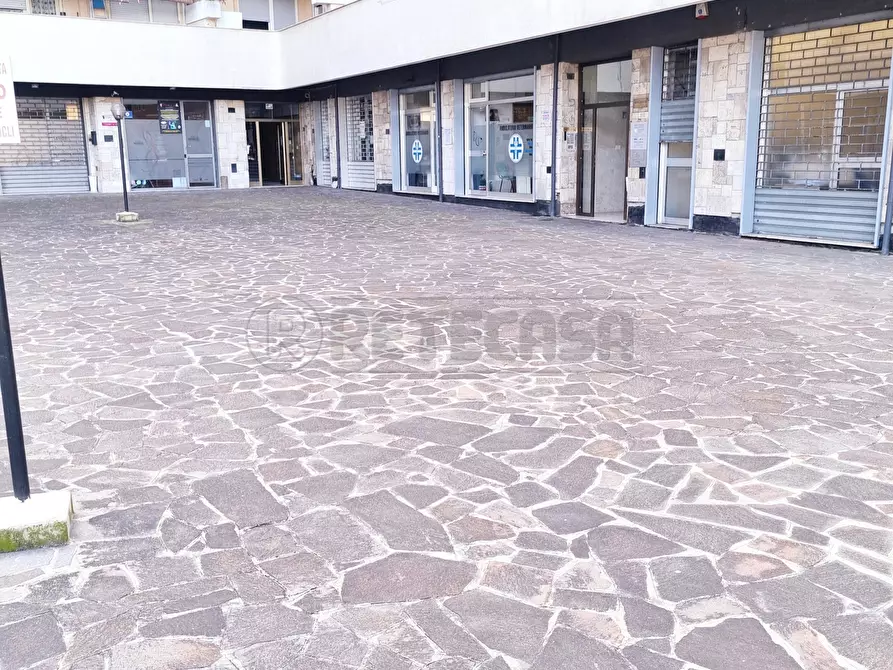 Immagine 12 di Locale commerciale in vendita  a Pescara