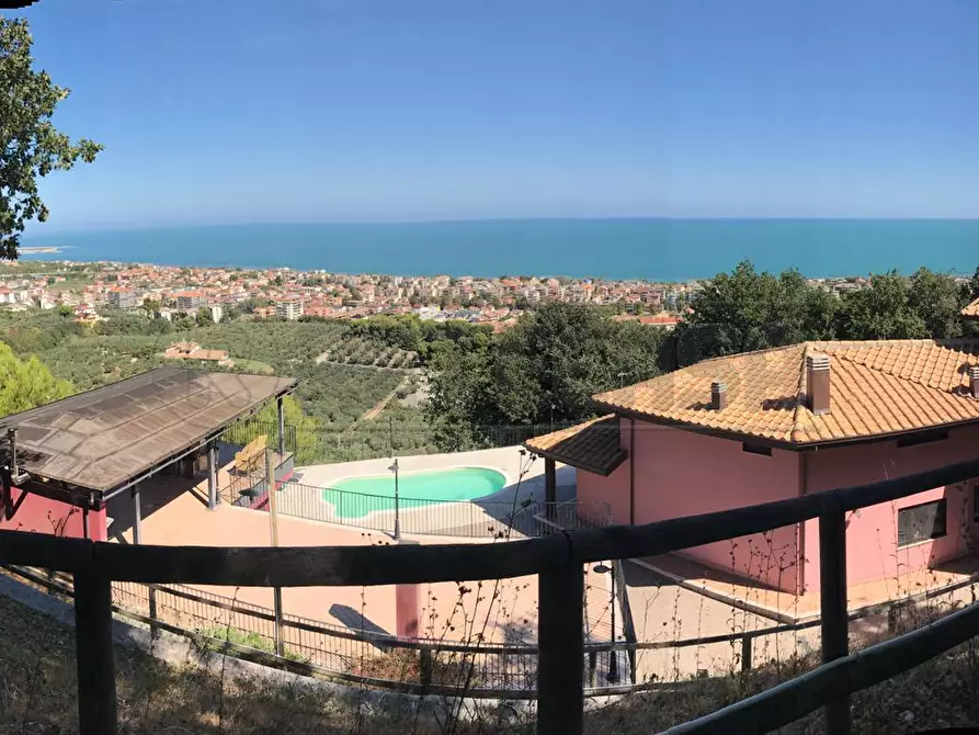 Immagine 26 di Villa in vendita  a Francavilla Al Mare