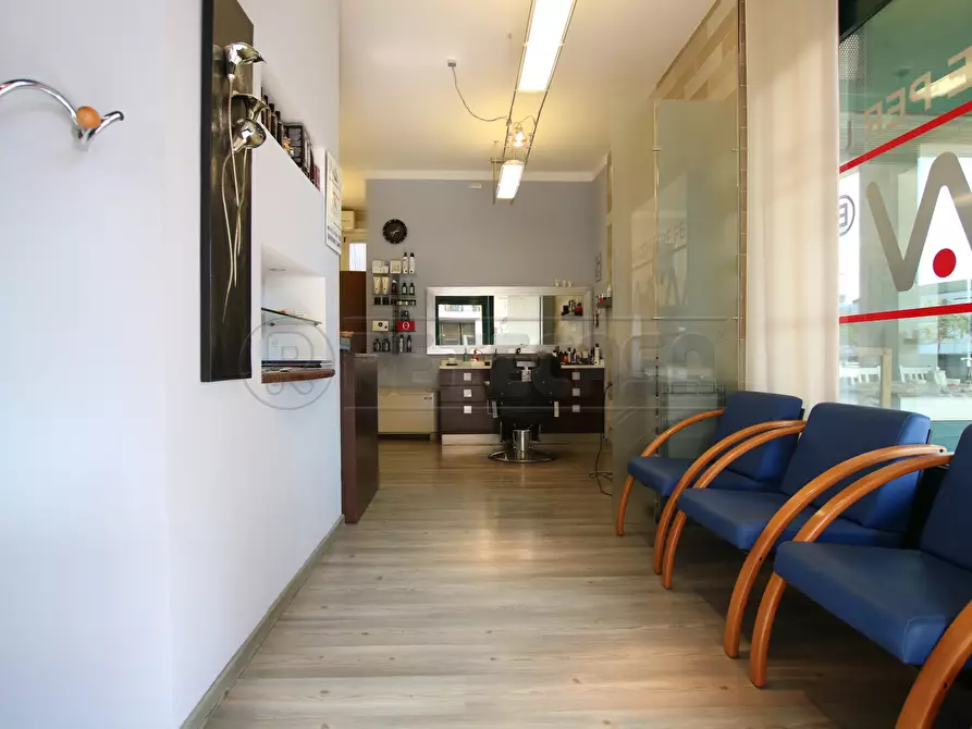 Immagine 2 di Attività commerciale in vendita  in Via Monte Lungo a Arcugnano