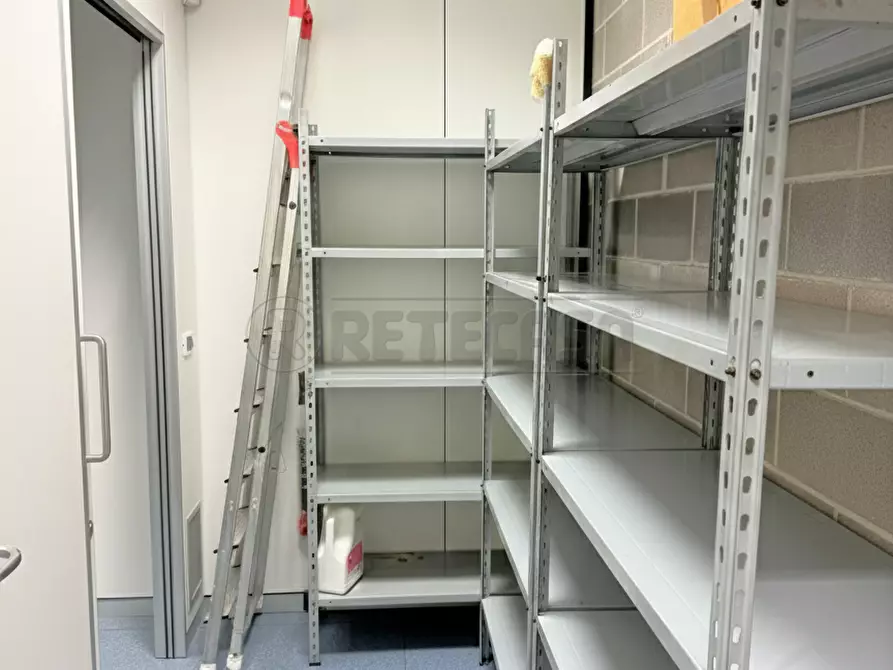 Immagine 7 di Laboratorio in affitto  a Camisano Vicentino