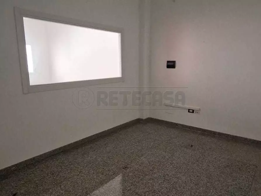 Immagine 5 di Locale commerciale in vendita  a Mercato San Severino