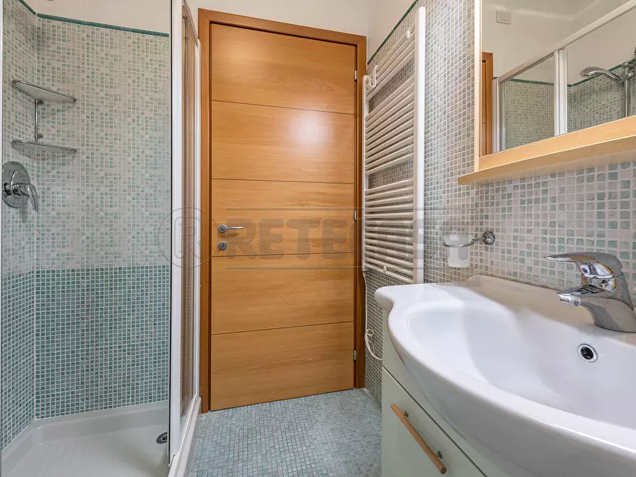 Immagine 13 di Appartamento in vendita  in Via Giuseppe Mazzini 1 a Padenghe Sul Garda