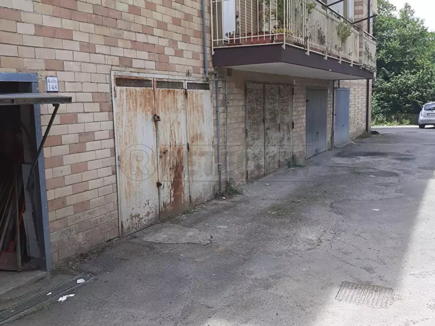 Immagine 1 di Garage in vendita  a Fisciano