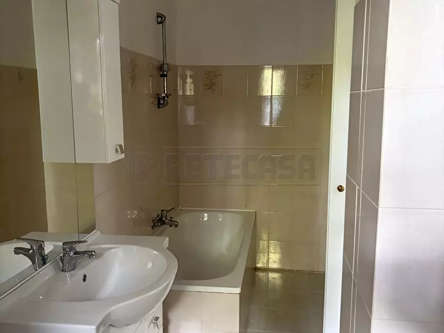 Immagine 15 di Trilocale in vendita  in Via Malche 19 a Giffoni Sei Casali