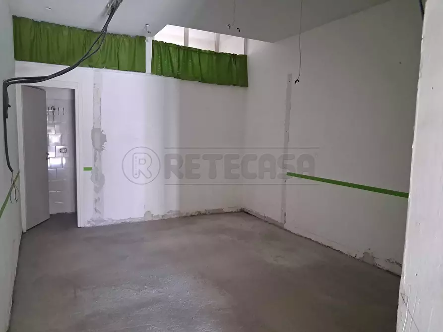 Immagine 19 di Locale commerciale in affitto  in Viale Fratelli Kennedy a Marcianise