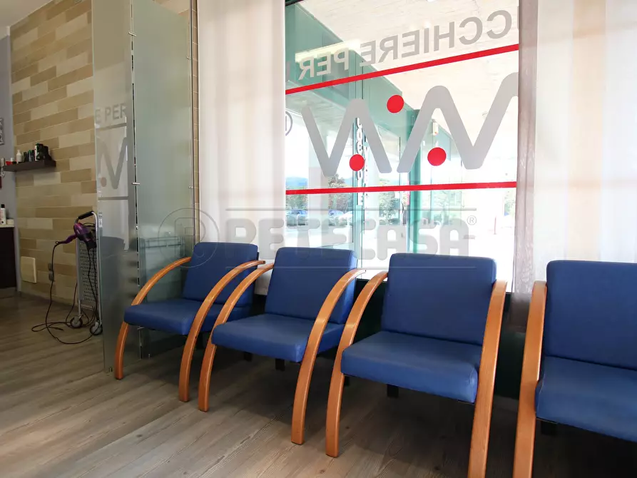 Immagine 3 di Locale commerciale in vendita  a Arcugnano