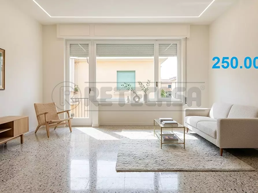 Immagine 2 di Bilocale in vendita  in Via Giuseppe Mazzini 228 a Viareggio