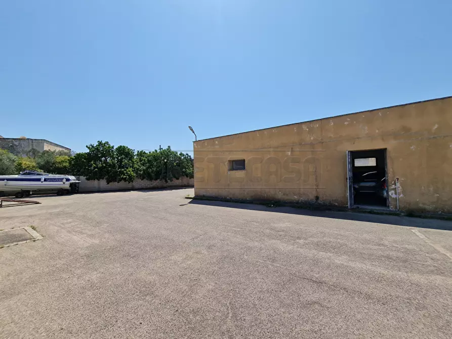 Immagine 47 di Laboratorio in vendita  in Via Neviano 37 a Seclì