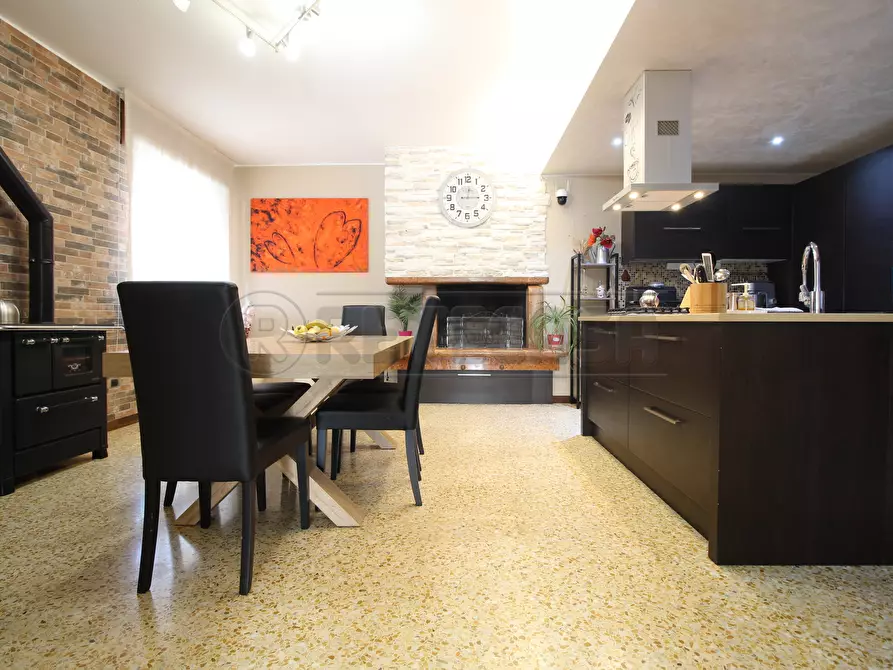 Immagine 7 di Appartamento in vendita  in VIALE DELL'INDUSTRIA 17 a San Giovanni Ilarione