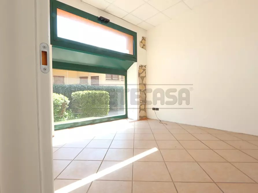 Immagine 15 di Locale commerciale in affitto  in Contrà Corpus Domini a Brendola