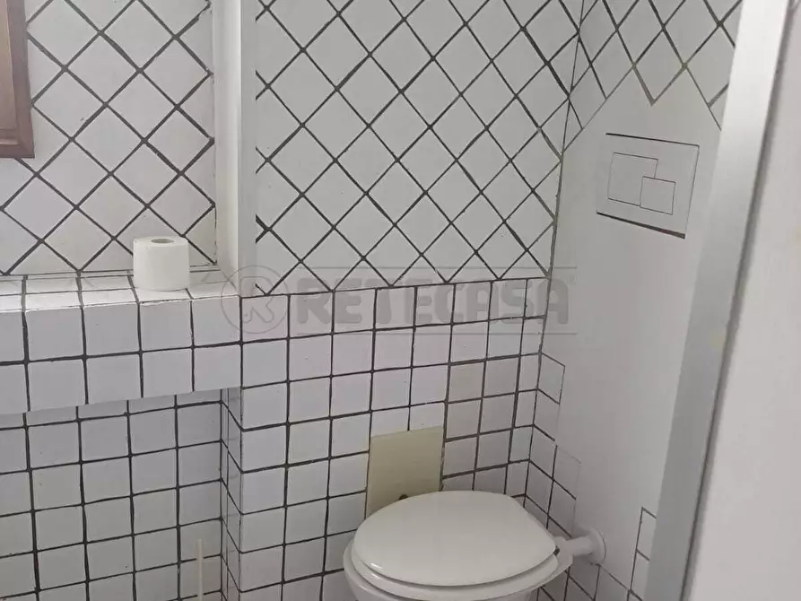 Immagine 27 di Pentalocale in vendita  in Via Pietro del Pezzo 87 a Salerno