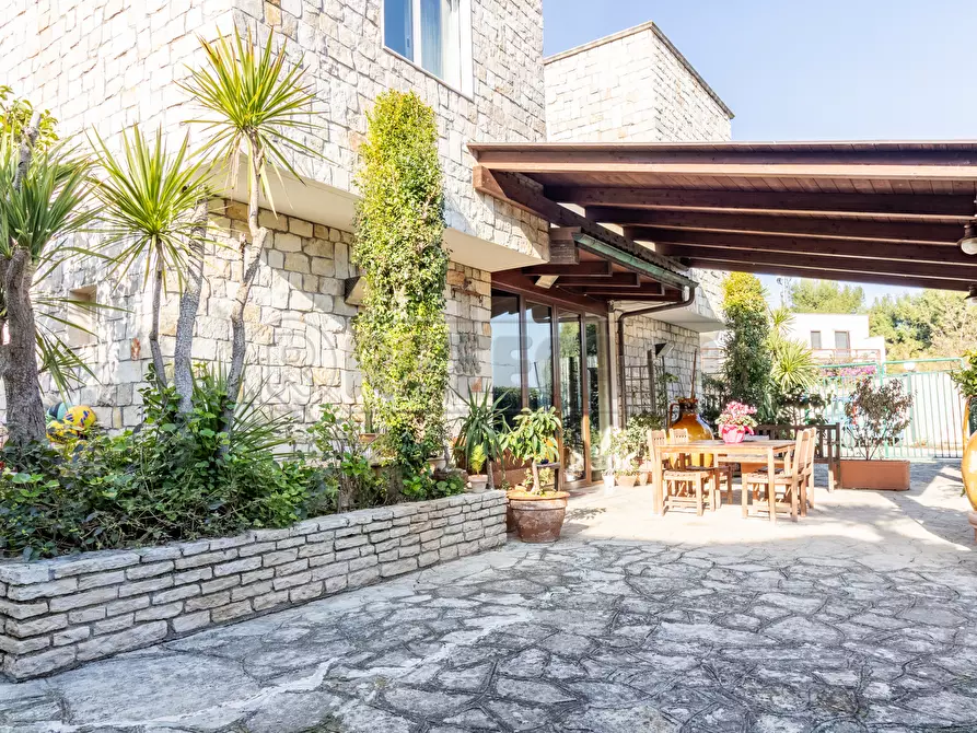 Immagine 3 di Casa bifamiliare in vendita  in Via Mediterraneo 8 a Bisceglie