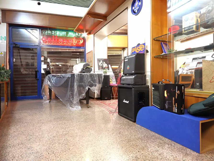 Immagine 16 di Locale commerciale in vendita  in Contrà S.S.Apostoli 35 a Vicenza