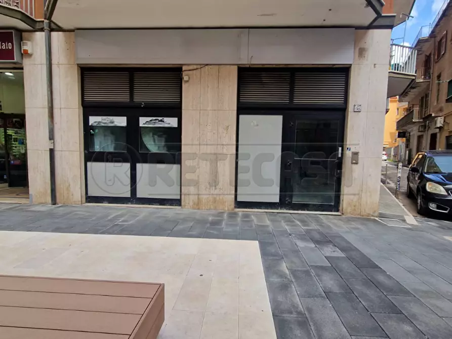 Immagine 13 di Locale commerciale in vendita  a Mercato San Severino