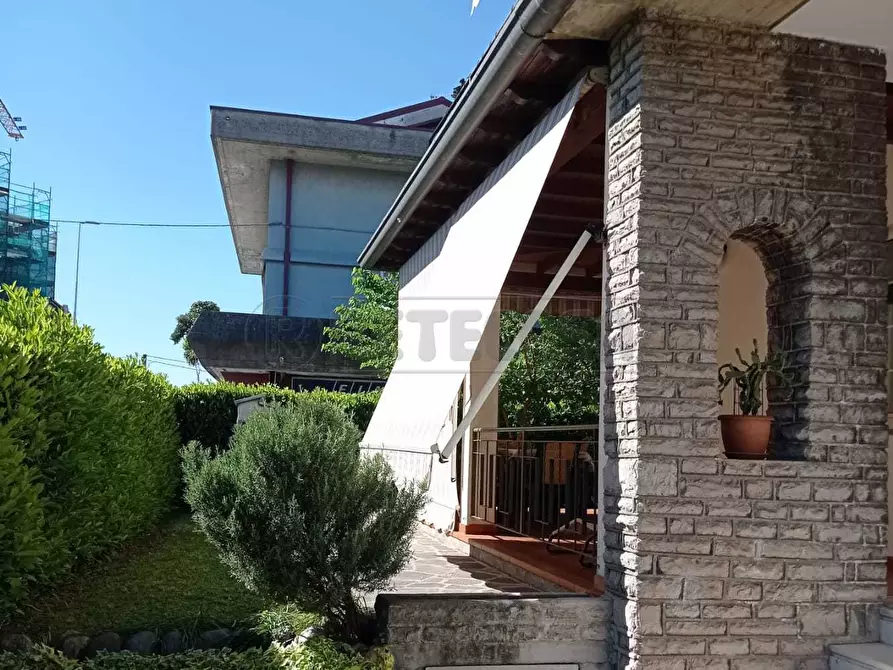 Immagine 1 di Villa in vendita  a Azzano San Paolo