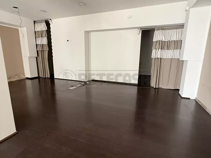 Immagine 9 di Locale commerciale in affitto  in Piazza Giuseppe Mazzini 16 a Nardo'