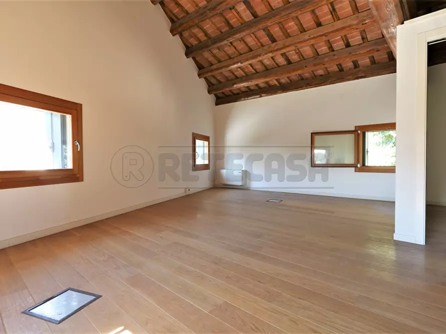 Immagine 37 di Ufficio in vendita  a Vicenza