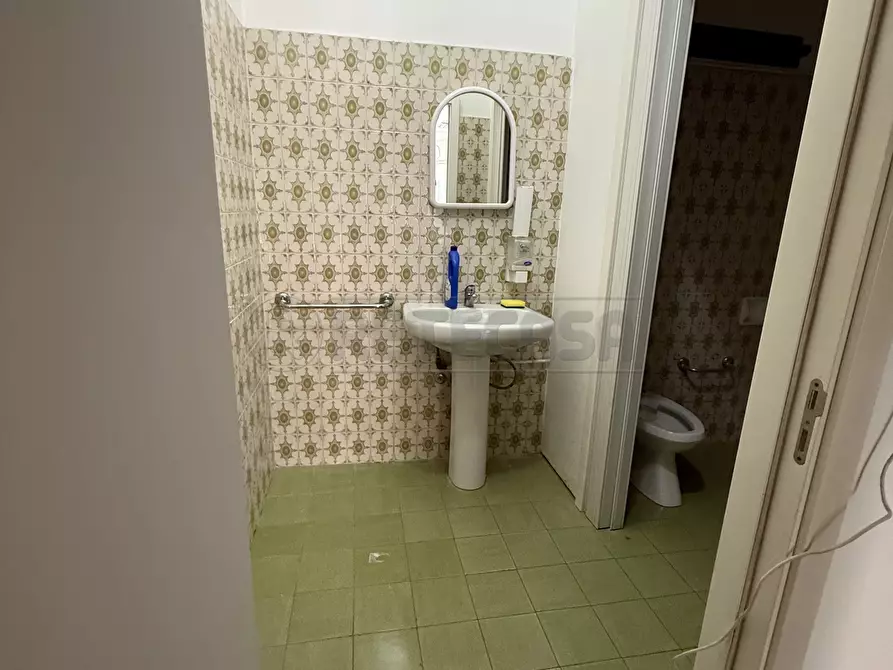 Immagine 13 di Locale commerciale in affitto  in Piazza Giuseppe Mazzini 16 a Nardo'