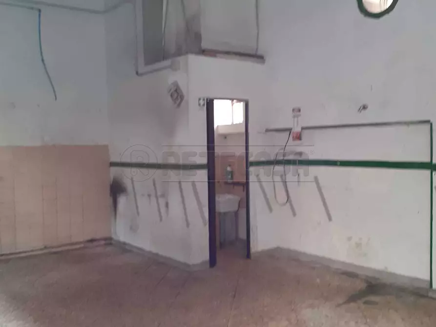 Immagine 6 di Locale commerciale in affitto  in Via Raffaele Fatigati 13-15 a Salerno