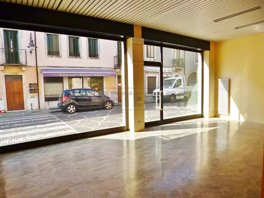 Immagine 2 di Locale commerciale in affitto  a Montebello Vicentino