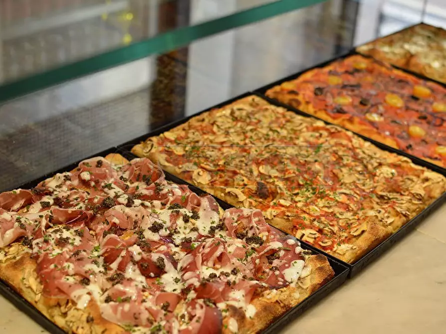 Immagine 26 di Pizzeria / Pub in vendita  a Campobello Di Mazara