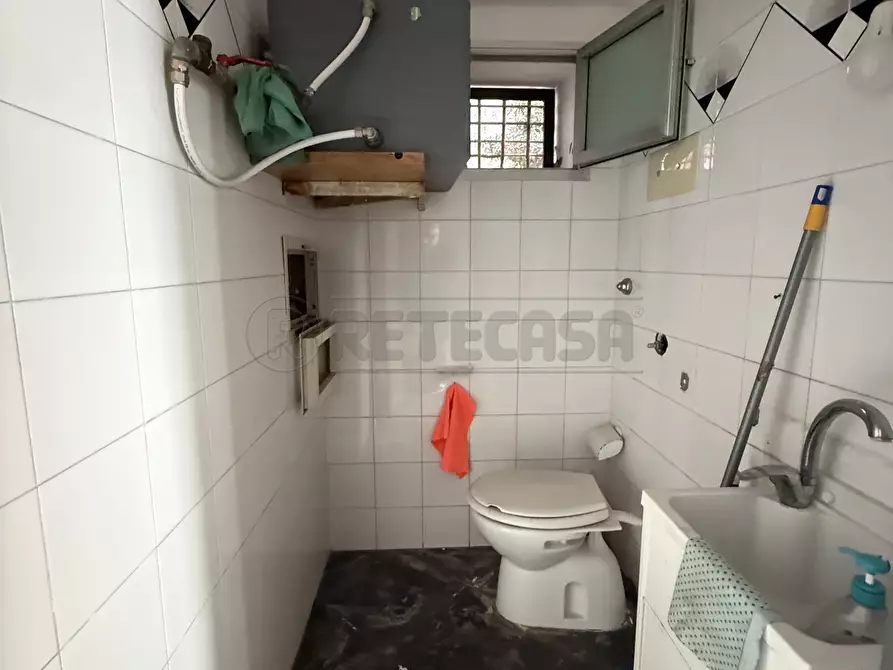 Immagine 4 di Locale commerciale in affitto  in Via dei Mille 85-87 a Messina