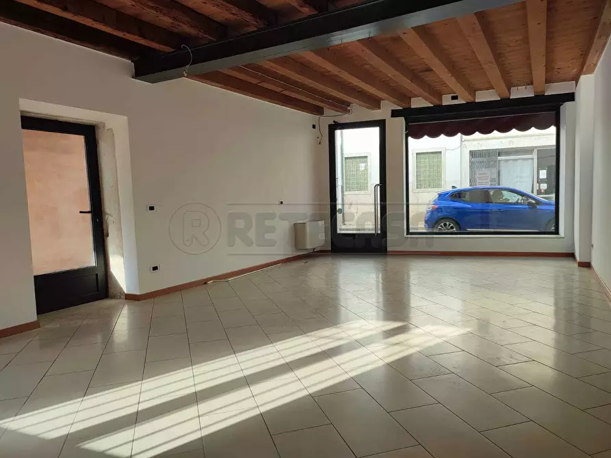 Immagine 5 di Locale commerciale in affitto  a Montebello Vicentino