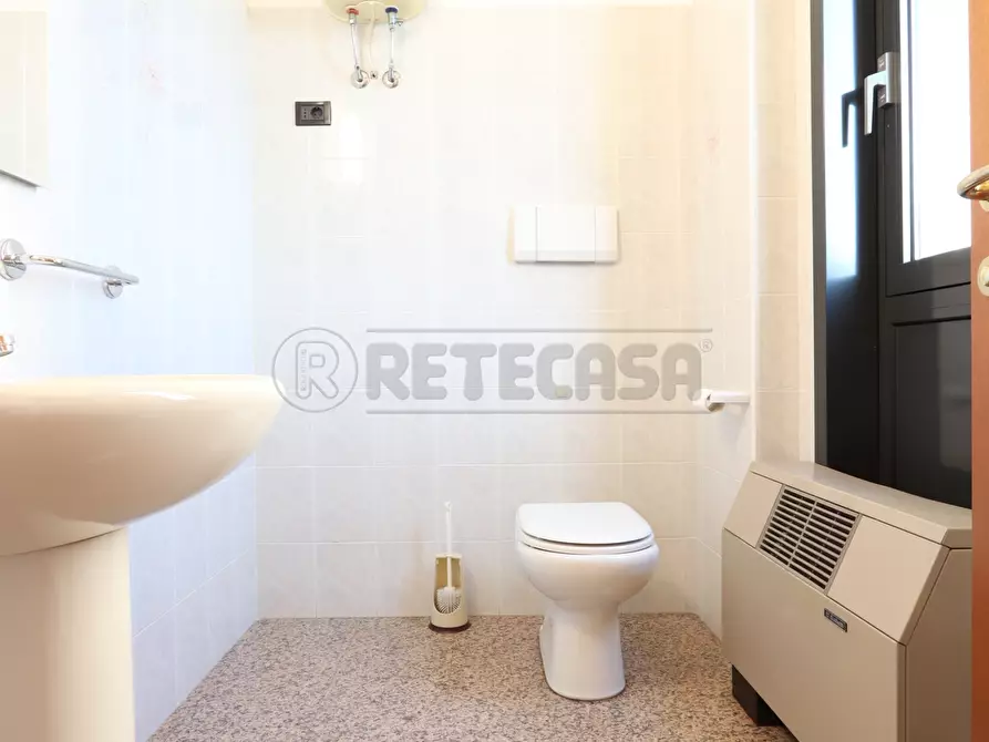 Immagine 28 di Ufficio in affitto  in Via Aldo Moro 10 a Vicenza