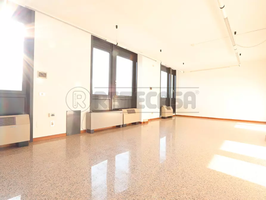 Immagine 25 di Ufficio in affitto  in Via Aldo Moro 10 a Vicenza