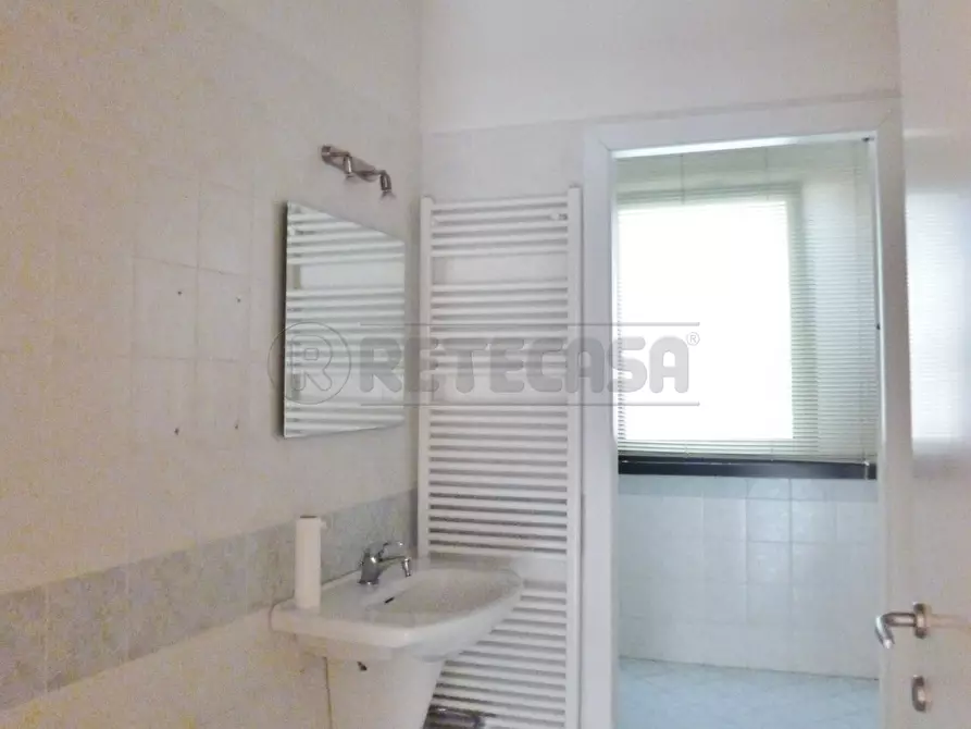 Immagine 7 di Ufficio in affitto  a Zermeghedo