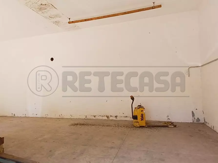 Immagine 19 di Laboratorio in affitto  in Via montella a Maddaloni