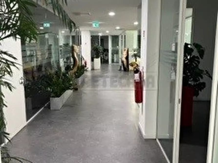 Immagine 30 di Ufficio in affitto  in Via Boschi a Torri Di Quartesolo