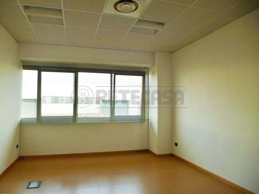Immagine 5 di Ufficio in affitto  a Zermeghedo