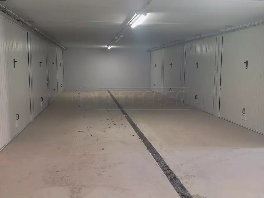 Immagine 2 di Garage in vendita  in Viale Milano 20 a Vicenza