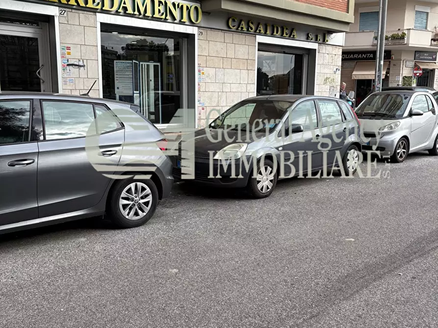 Immagine 42 di Locale commerciale in vendita  in Via Albano 62 a Roma