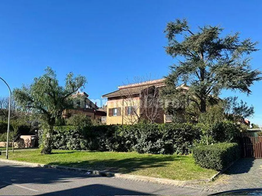 Immagine 13 di Villa in vendita  in Via Sofocle 152 a Roma