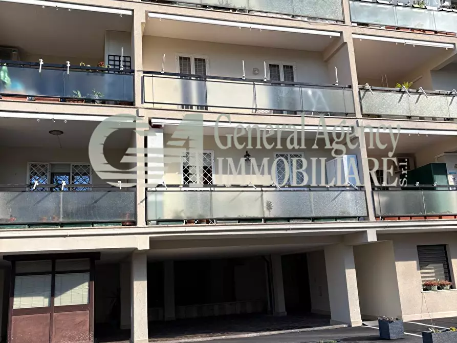 Immagine 36 di Trilocale in affitto  in Via Canton a Roma